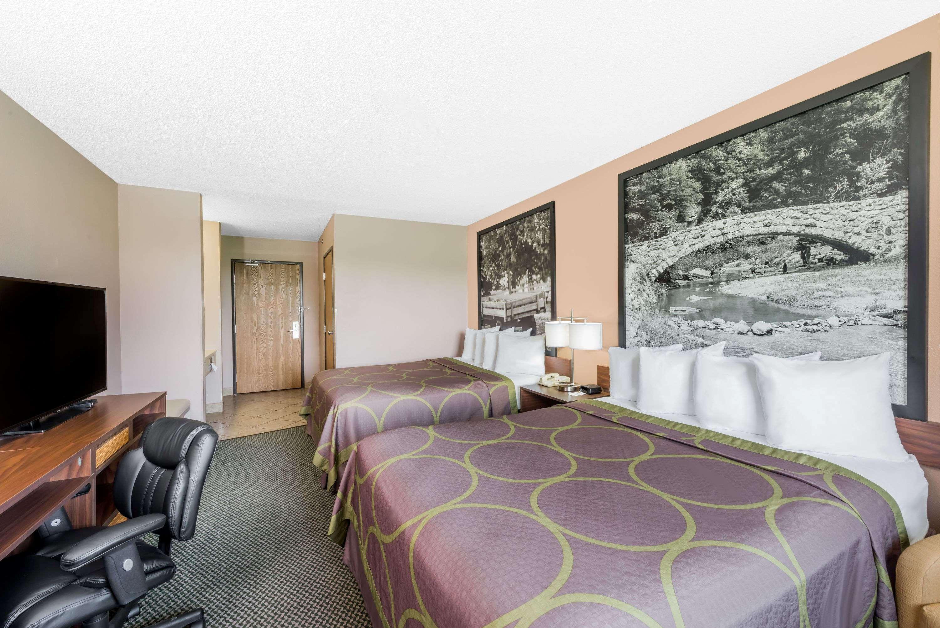 Super 8 By Wyndham Winfield-Quail Ridge Area Hotell Exteriör bild