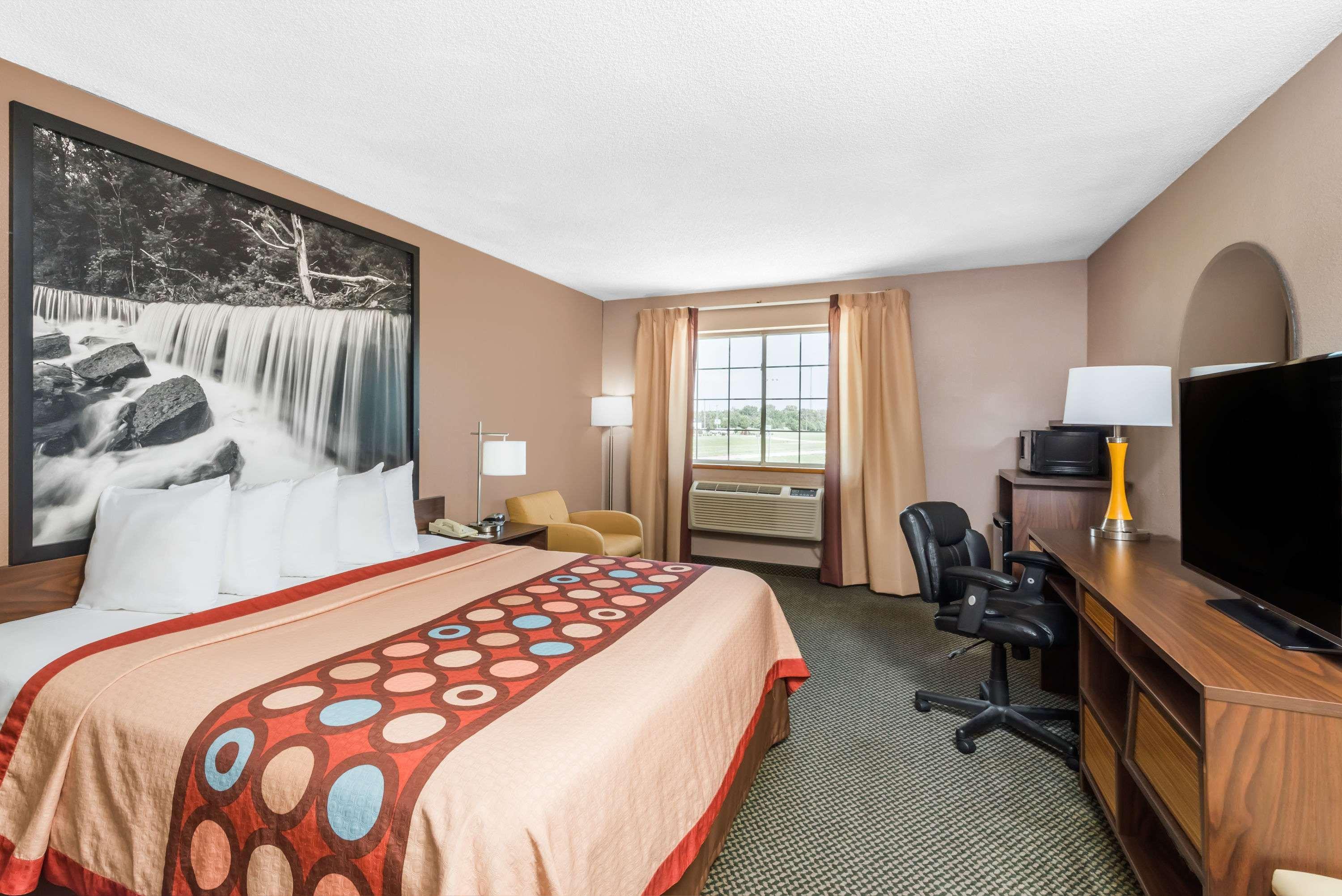 Super 8 By Wyndham Winfield-Quail Ridge Area Hotell Exteriör bild