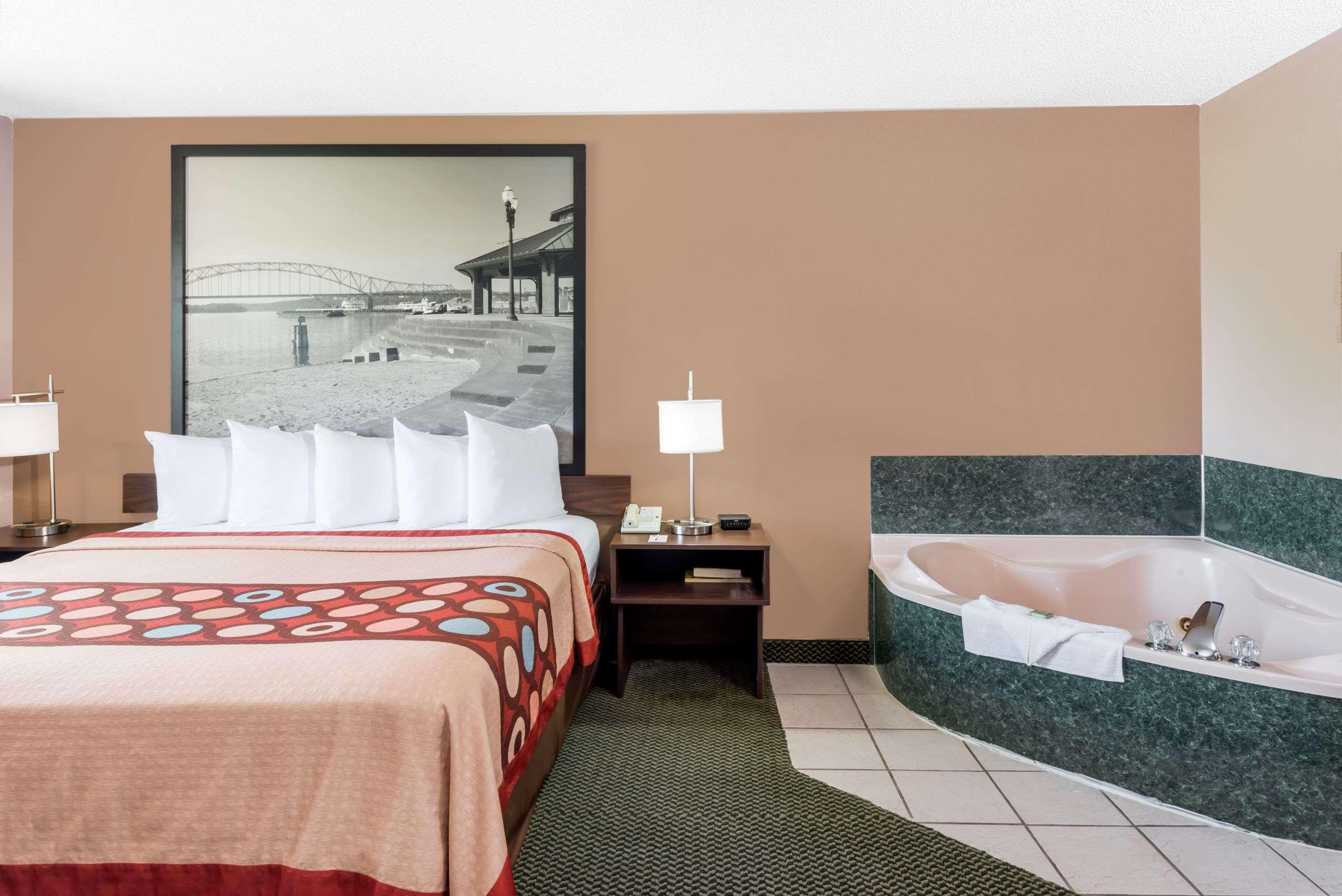 Super 8 By Wyndham Winfield-Quail Ridge Area Hotell Exteriör bild