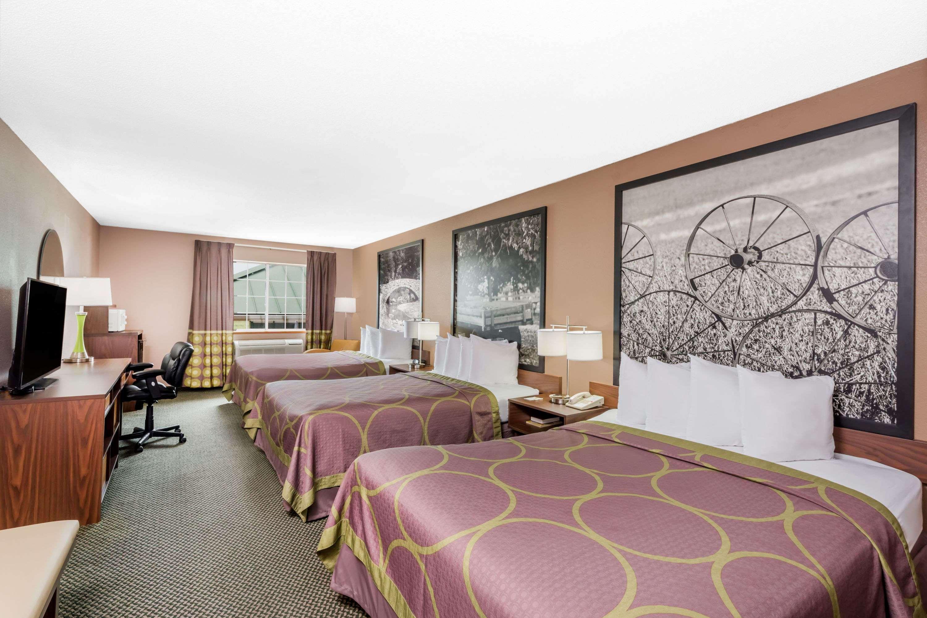 Super 8 By Wyndham Winfield-Quail Ridge Area Hotell Exteriör bild