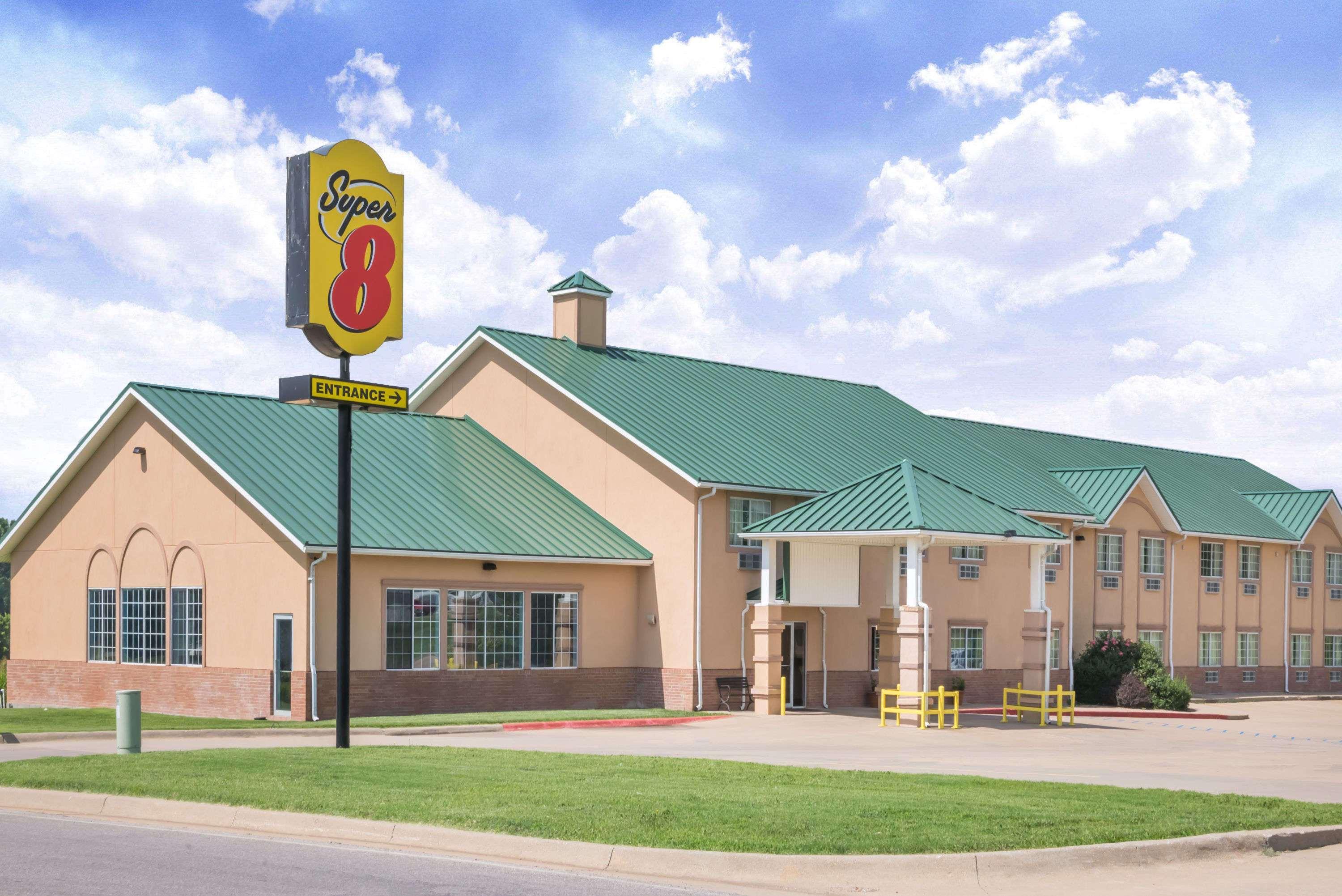 Super 8 By Wyndham Winfield-Quail Ridge Area Hotell Exteriör bild