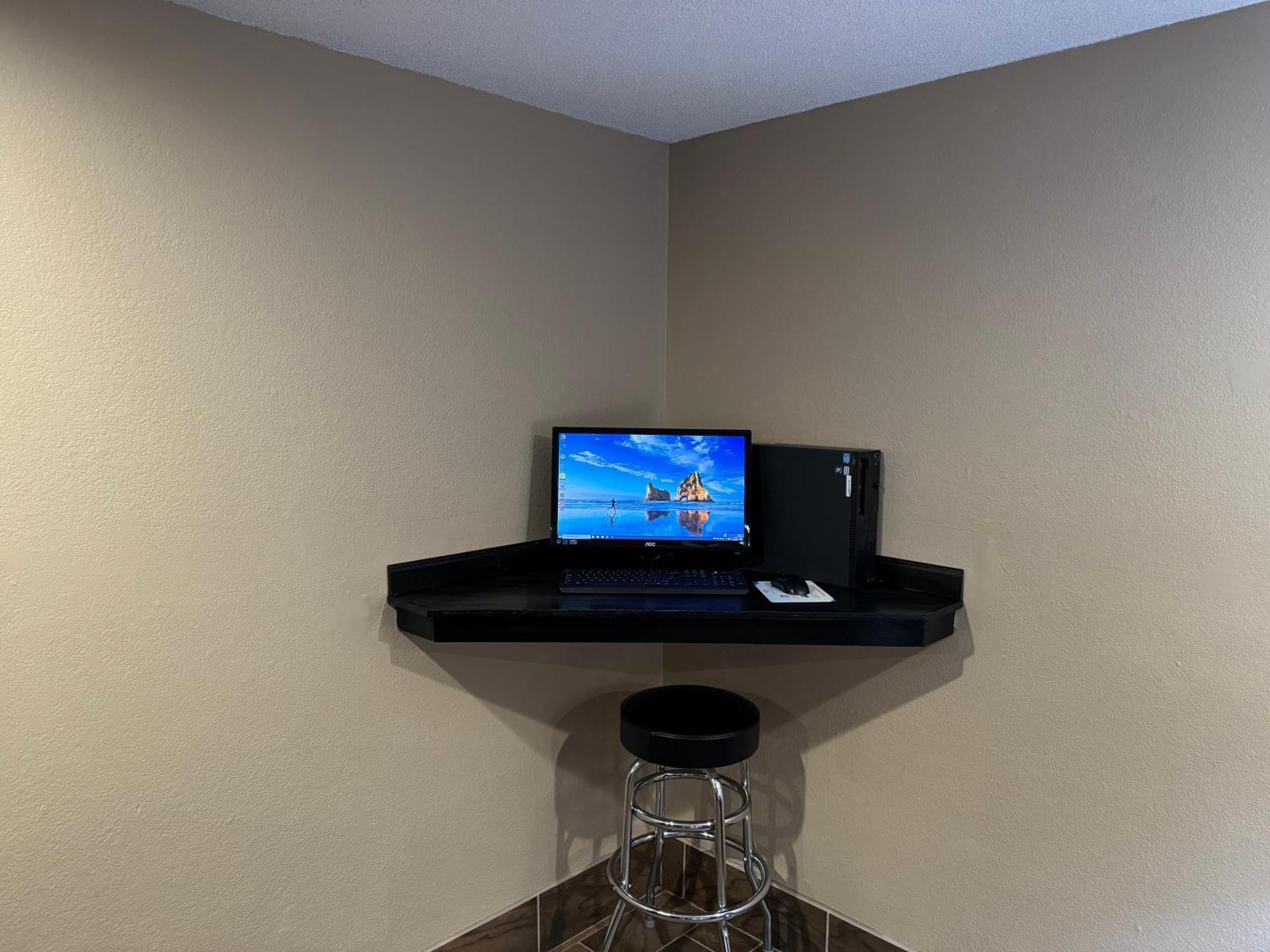 Super 8 By Wyndham Winfield-Quail Ridge Area Hotell Exteriör bild
