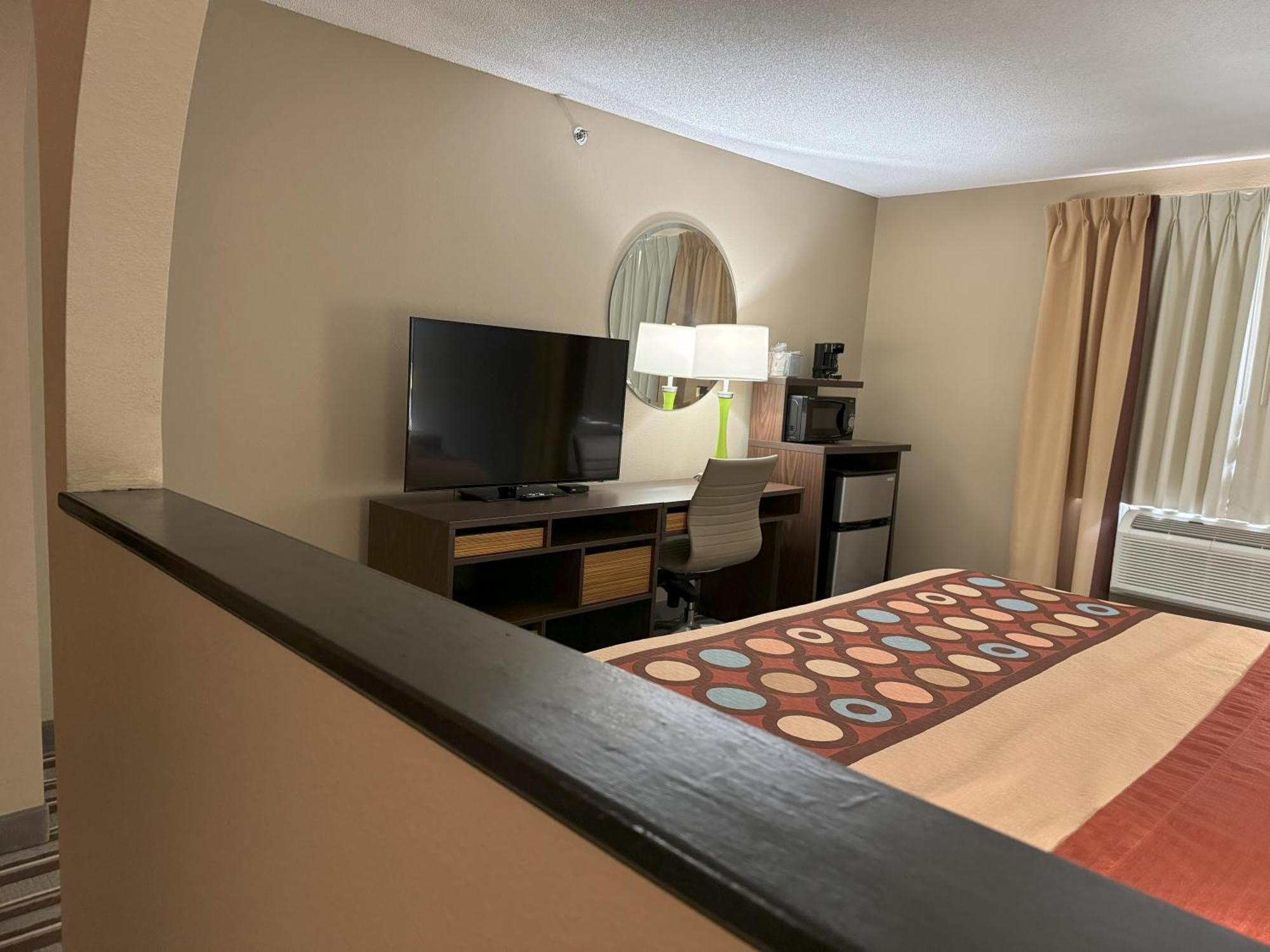 Super 8 By Wyndham Winfield-Quail Ridge Area Hotell Exteriör bild