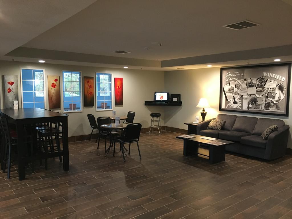 Super 8 By Wyndham Winfield-Quail Ridge Area Hotell Exteriör bild